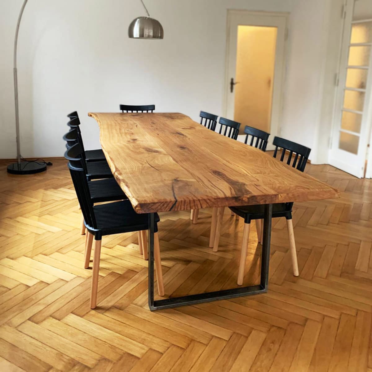 Holztisch massiv: Handgefertigte Qualität für Ihr Zuhause