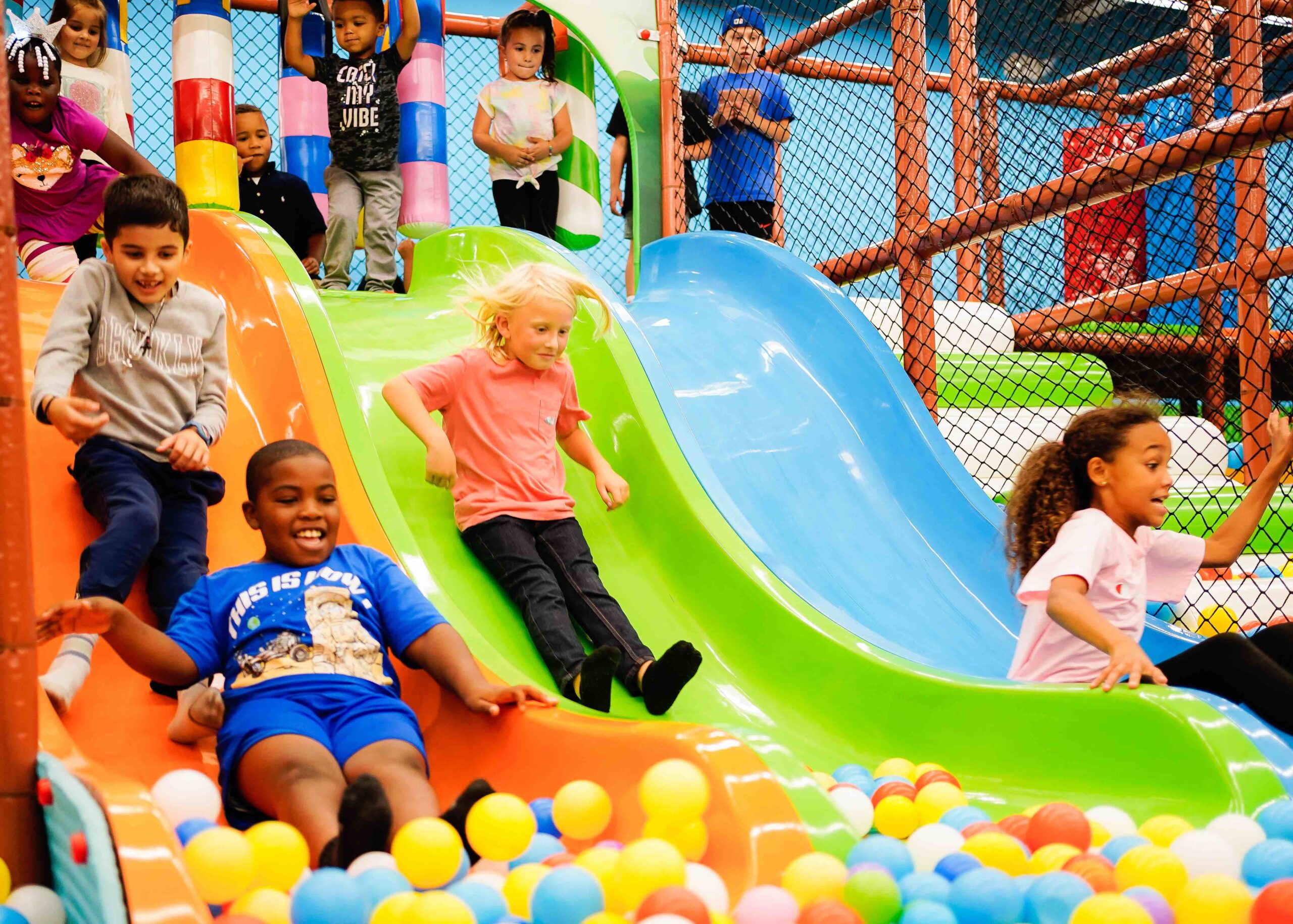 Teamspiele als Indoor Spiele Kindergeburtstag ue mehr Zusammenhalt