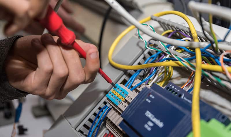 Wie sich die Prüfung elektrischer Anlagen auf die Netzstabilität auswirkt