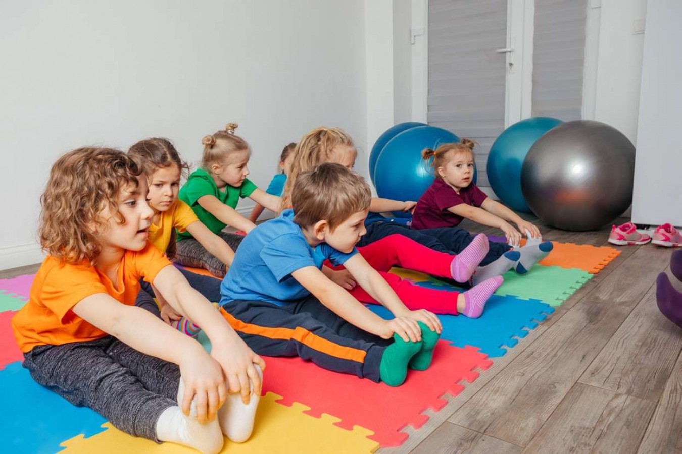 Kinder begeistern mit einfache Spiele Kindergarten Turnhalle ohne Vorbereitung