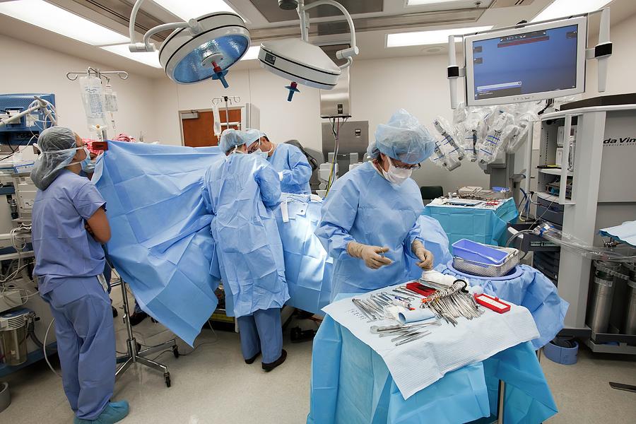 Brustvergrößerung mit Straffung: Verfahren, Risiken und Vorteile